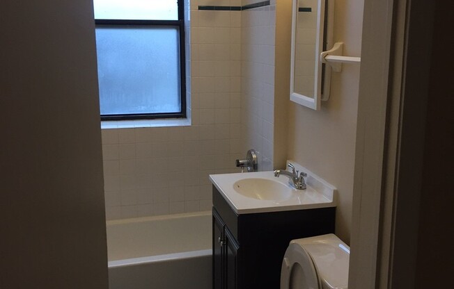 7722-28 N. MARSHFIELD