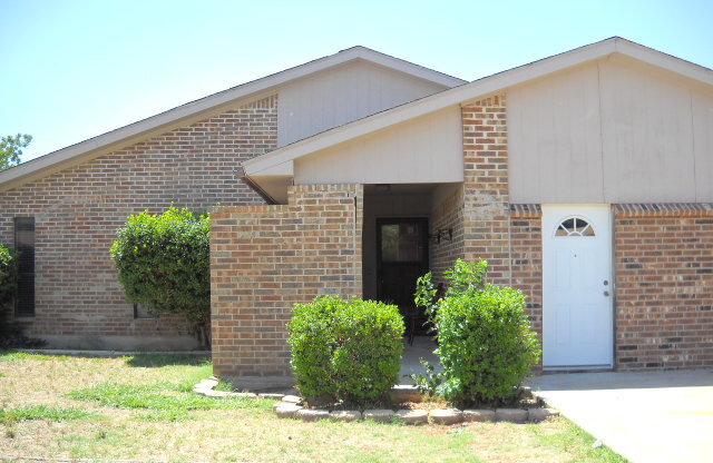 3 beds, 2 baths, $1,595