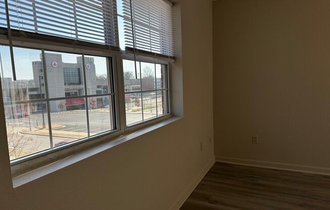 Campus Stadium View! 2 Bedroom Apt in Warrensburg