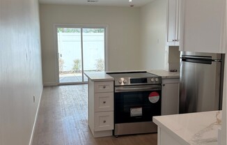 2 beds, 1.5 baths, 740 sqft, $2,900, Unit 1/2