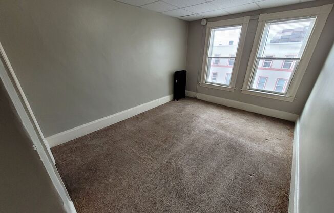 $1350 - Studio / 1 Bath Apartment in Downtown Manchester with All Utilities Included!