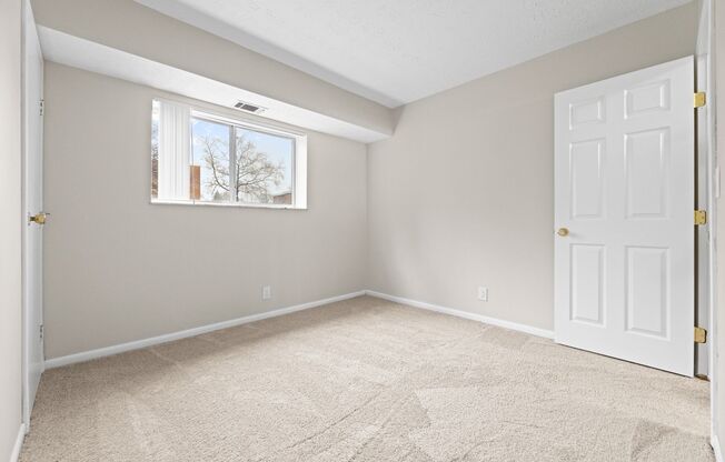 2 beds, 1 bath, 800 sqft, $1,100, Unit 379-206