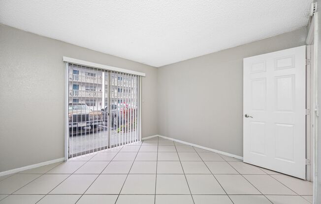 2 beds, 1 bath, 850 sqft, $1,680, Unit C112