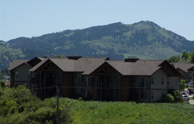 Lush Green Outdoor Spaces at Saddleview Apartments, Bozeman, MT, 59715