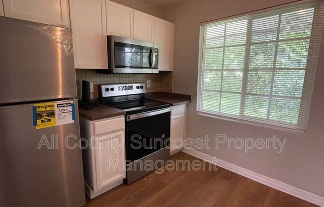 2 beds, 1 bath, 924 sqft, $1,695