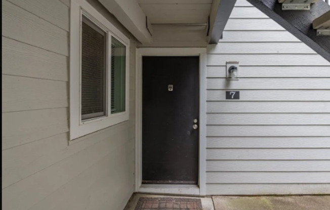 Charming Ground-Level 1BR in Sequoia Park – **Waived application fee.