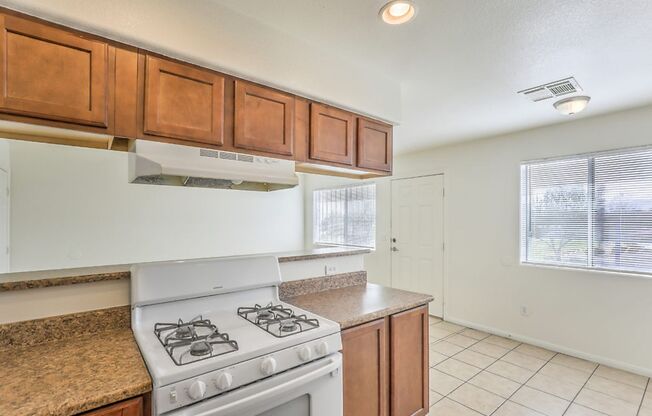 3129 N Walnut Rd