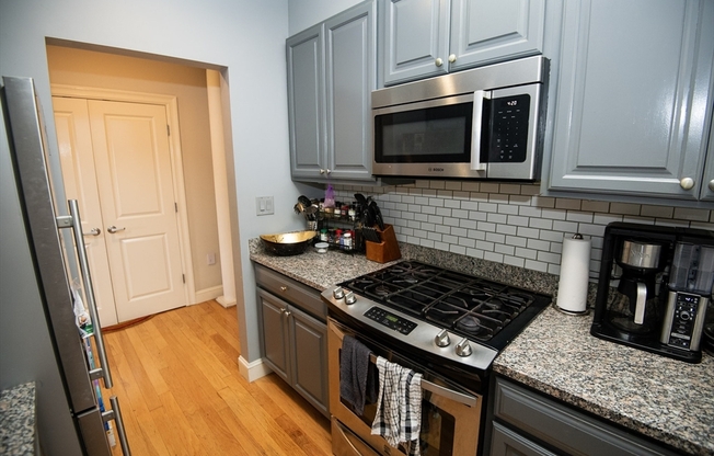 2 beds, 1 bath, 946 sqft, $4,500, Unit 507