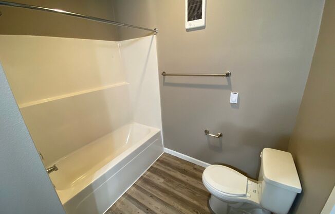 3 beds, 2 baths, 1,127 sqft, $1,790, Unit 207
