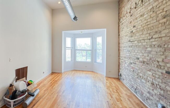 1 bed, 1 bath, 905 sqft, $2,450, Unit 2450-301