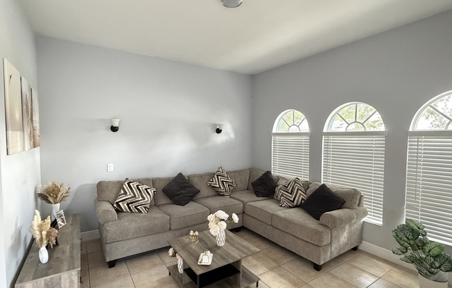 3435 KAYLA CIR