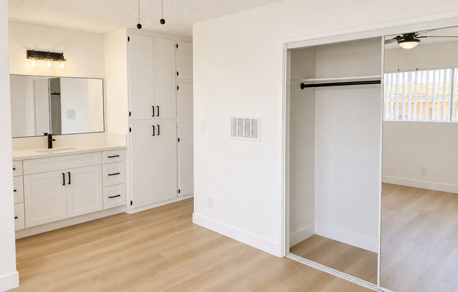 1 bed, 1 bath, 730 sqft, $1,565, Unit 14030 124