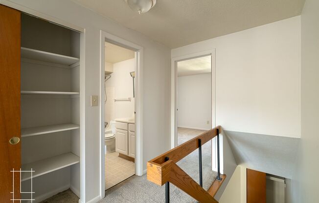 2 beds, 1.5 baths, $1,350, Unit 393 E Buttles Ave Apt. F