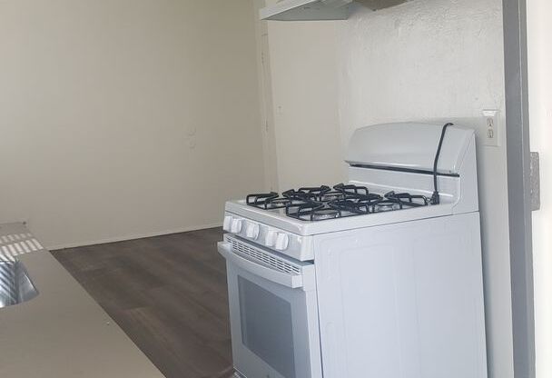 1 bed, 1 bath, $1,550, Unit 12