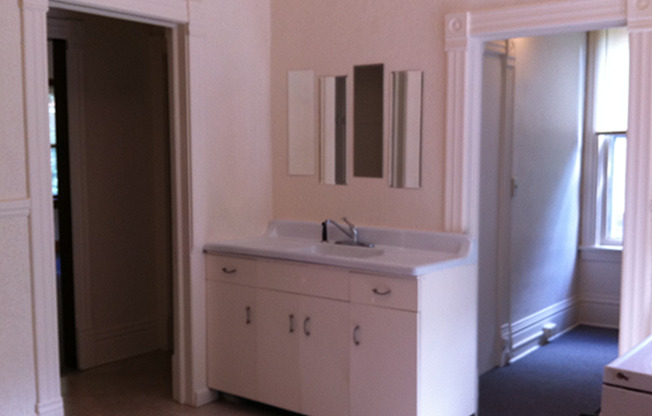 2 beds, 1 bath, $1,300