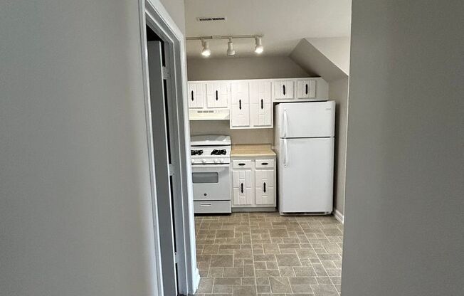 2 beds, 2.5 baths, 1,339 sqft, $1,149, Unit 613