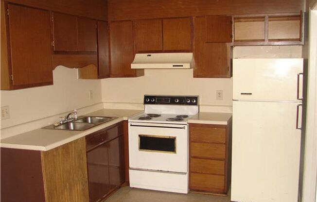 Move-In Ready 2BR/1.5BA End-Unit Townhouse Near Hanes Mall!