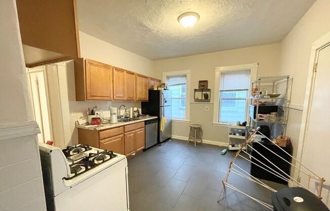 3 beds, 1 bath, $3,550, Unit 3