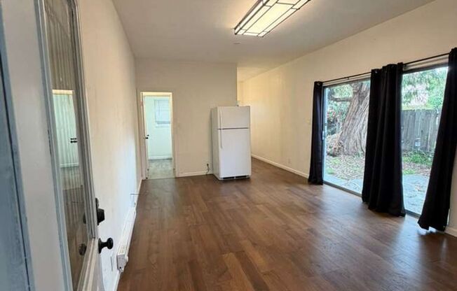 Stylishly Remodeled 2-Bedroom Gem in Redwood City