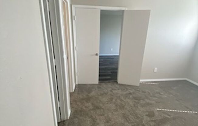 2 beds, 2 baths, 856 sqft, $920, Unit 2827-1805