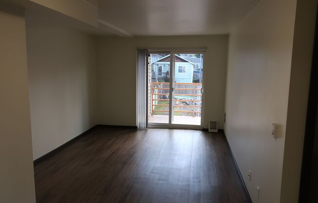 1 bed, 1 bath, 586 sqft, $1,800, Unit 208