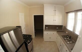 2 beds, 1 bath, 750 sqft, $2,395