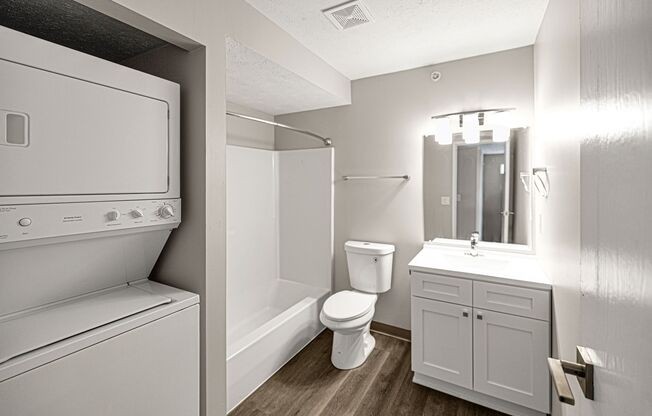 2 beds, 1 bath, 1,003 sqft, $1,565, Unit 09-9408-208
