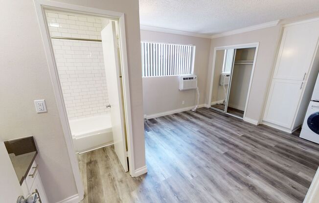 Berryman Apts...Newly Remodeled Apartments Available...Large Windows...Washer/Dryer in Unit!