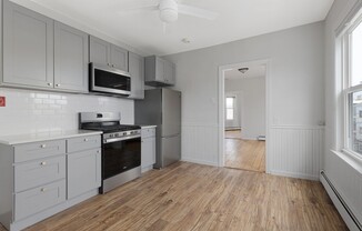 2 beds, 1 bath, 810 sqft, $2,500, Unit 3