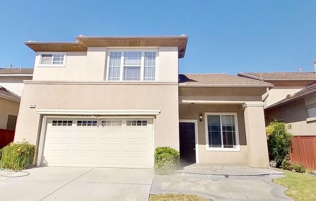 **November Move-In Special!!** Dual-Master 3 Bed 3 Bath House in Garden Grove!