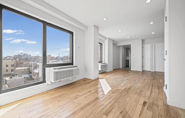 2 beds, 1.5 baths, 826 sqft, $5,800, Unit 5J