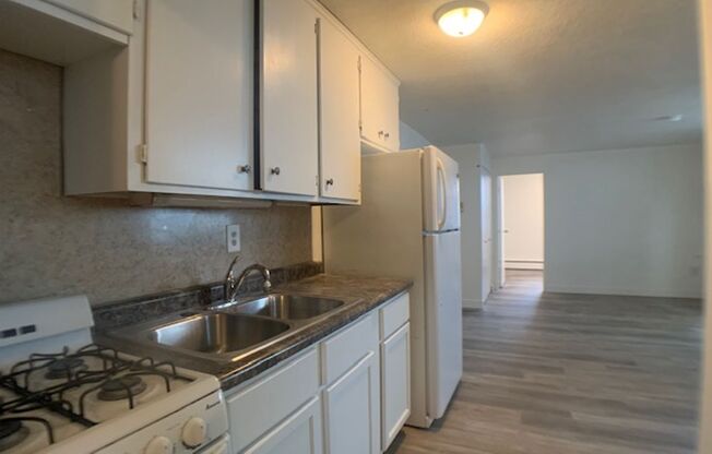 2 beds, 1 bath, $1,350, Unit Unit 2