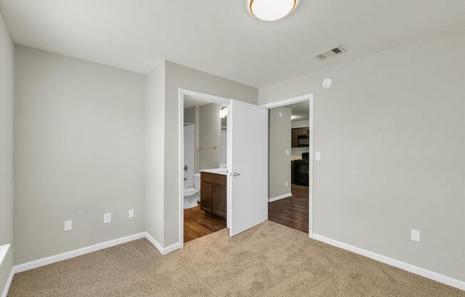 3 beds, 3 baths, 1,022 sqft, $1,369, Unit 13-302