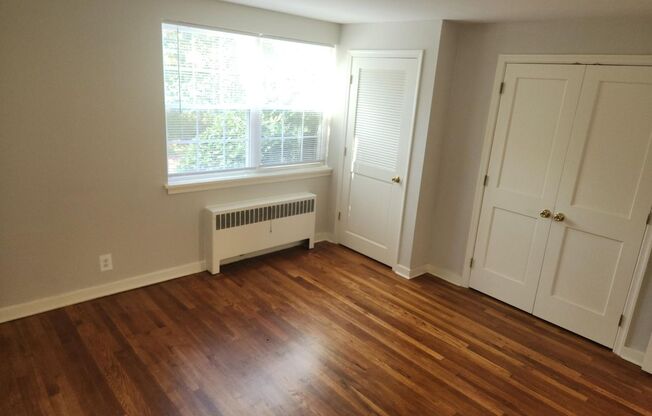 2 beds, 1 bath, 897 sqft, $2,195, Unit A-19