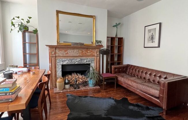 Gorgeous 4 Bed / 2.5 Bath Townhouse in Society Hill!