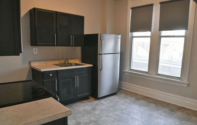 2 beds, 1 bath, 680 sqft, $1,200, Unit Apt 17