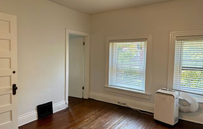 1 bed, 1 bath, $900