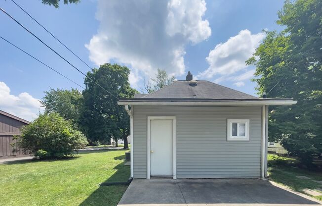 PRELEASING for AUGUST! Close to Campus