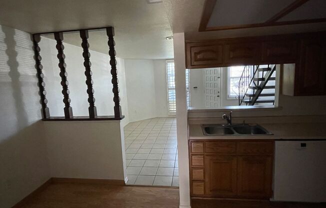 Riverside Condo close to University