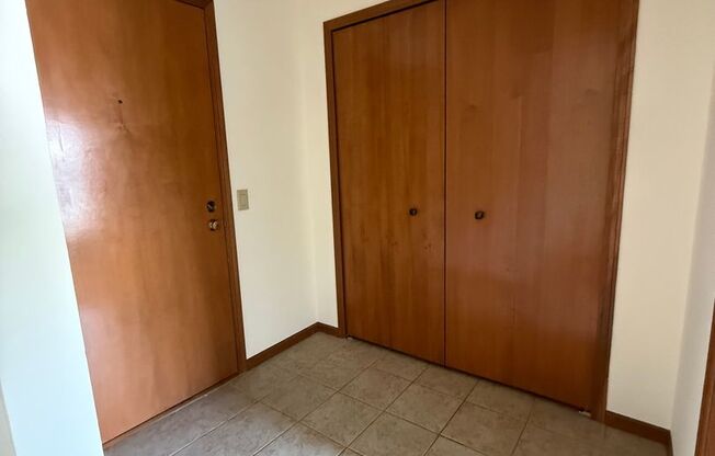 2 beds, 1 bath, 1,050 sqft, $1,600, Unit 7722CH