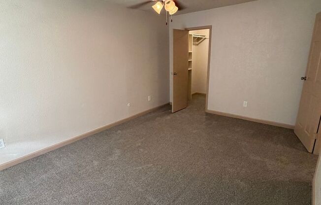 2 beds, 1 bath, 812 sqft, $1,085, Unit 1410