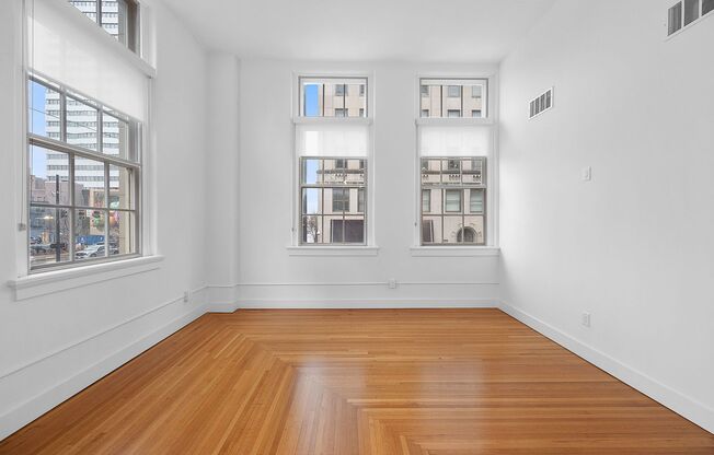 2 beds, 1 bath, 1,025 sqft, $2,912, Unit 100-204