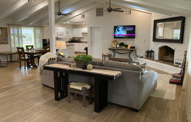 1 bed, 1 bath, 550 sqft, $1,295, Unit 37