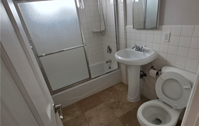 208 W 90 ST