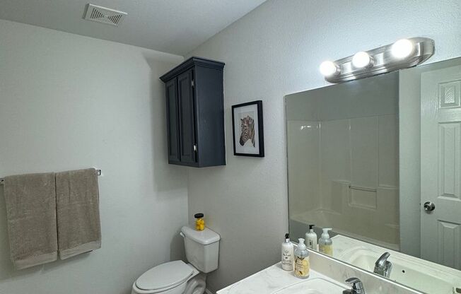 2 beds, 1 bath, $745, Unit Apt. 6