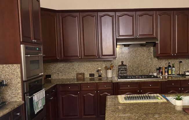 Large Single Story 3 Bedroom + Den - Empire Ranch
