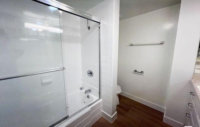 1 bed, 1.5 baths, 1,943 sqft, $5,200, Unit 402