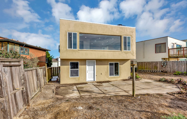 LOWER FLOOR of Fantastic Coastal California DREAM! 2 Bed/1 Bath Home - DALY CITY