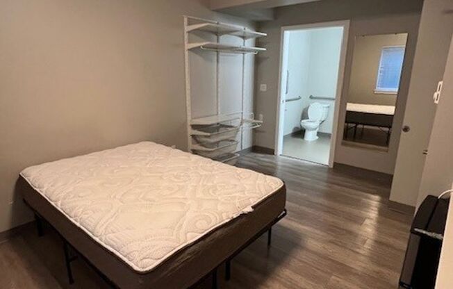 Studio, 1 bath, 184 sqft, $925, Unit B2