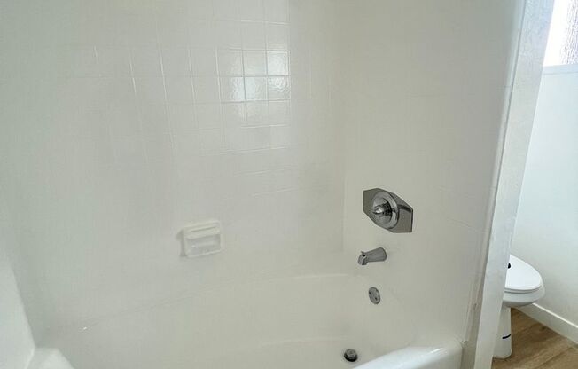 1 bed, 1 bath, $2,195, Unit 08